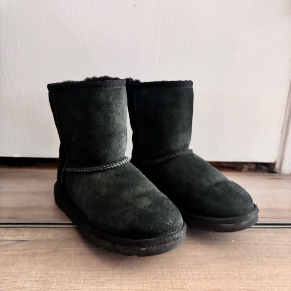 Children’s Classic Black UGG 🖤